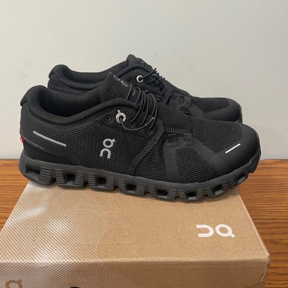 On Running Cloud 5 Women's Size 6 US Black - Picture 5 of 7